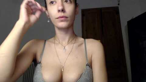 lolaspie @ myfreecams on 20231015