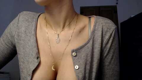 lolaspie @ myfreecams on 20231015