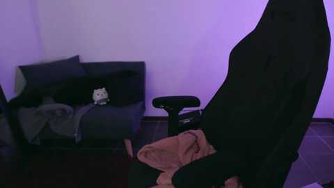 roomtoavoid @ myfreecams on 20231015