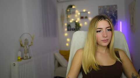 tina_nappi18 @ myfreecams on 20231015