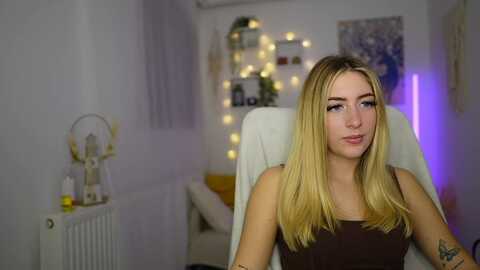 tina_nappi18 @ myfreecams on 20231015