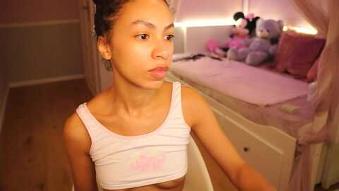 cherrynpie_18 @ myfreecams on 20231016