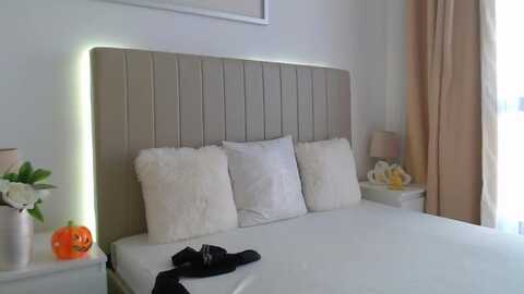 hrystina_ @ myfreecams on 20231016