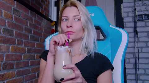 karoline121 @ myfreecams on 20231016