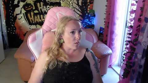 kissica @ myfreecams on 20231016