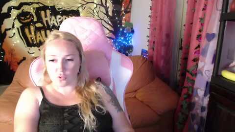 kissica @ myfreecams on 20231016