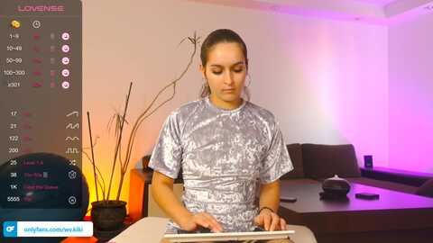 l1ttle_kiki @ myfreecams on 20231016