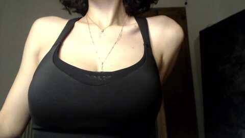 lolaspie @ myfreecams on 20231016