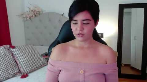 miacollins1x @ myfreecams on 20231016