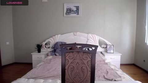 miriam_mills @ myfreecams on 20231016