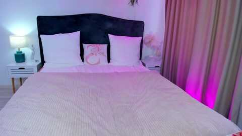 sofibloom @ myfreecams on 20231016