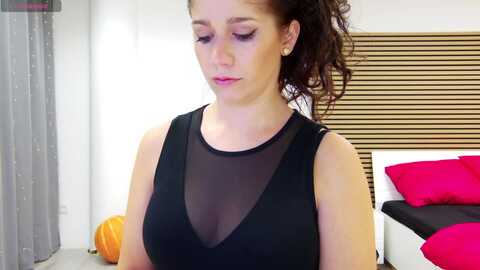 squirrel_mfc @ myfreecams on 20231016