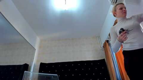 arianaskysexx @ myfreecams on 20231018