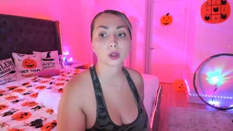 bustyleila @ myfreecams on 20231018