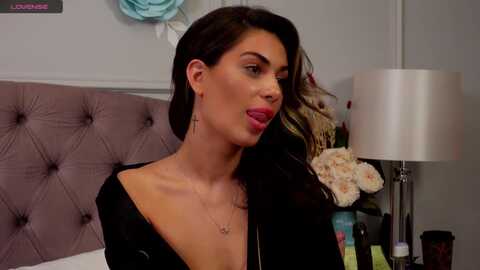 evaraynes @ myfreecams on 20231018