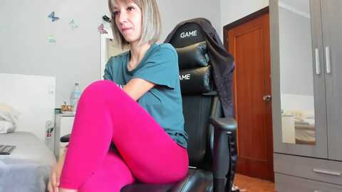 jesyruby21 @ myfreecams on 20231018