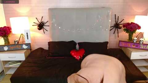 lyzsmith @ myfreecams on 20231018