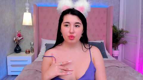 mayalew @ myfreecams on 20231018