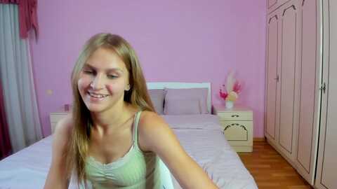 rarebuterfly @ myfreecams on 20231018