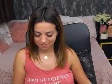 renesmesweet @ myfreecams on 20231018