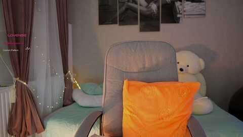 rileyreid_18 @ myfreecams on 20231018