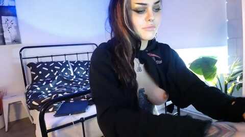 sarahmoonsg @ myfreecams on 20231018