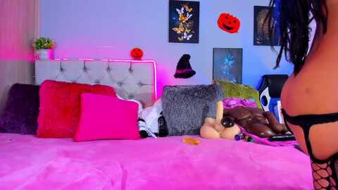 scarlett_1801 @ myfreecams on 20231018