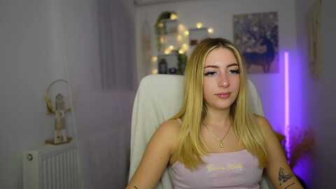 tina_nappi18 @ myfreecams on 20231018