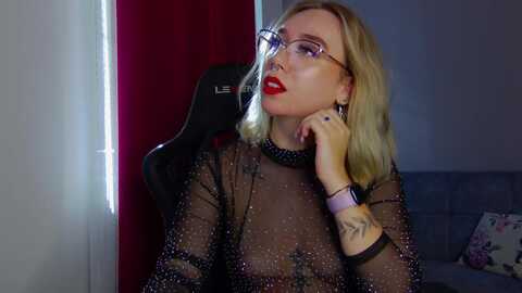 victoriarosss @ myfreecams on 20231018