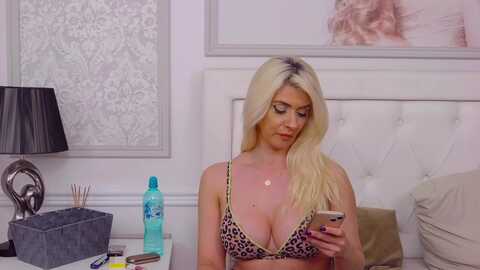 adelynchase @ myfreecams on 20231019