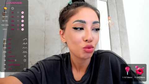 awesomejolie @ myfreecams on 20231019