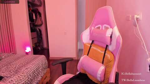 bellahanson @ myfreecams on 20231019