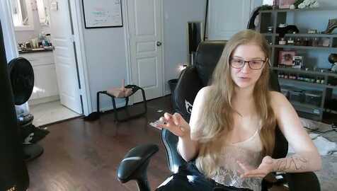 bunnydathug @ myfreecams on 20231019