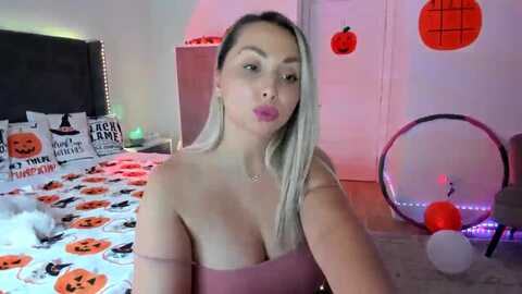 bustyleila @ myfreecams on 20231019