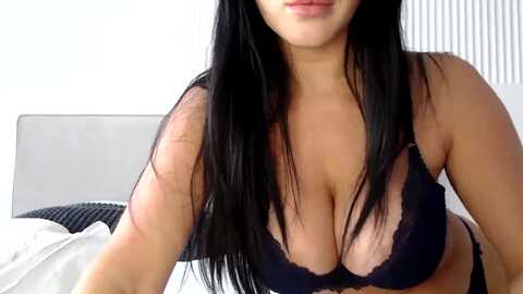 juicyylips @ myfreecams on 20231019