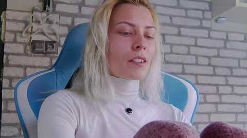 karoline121 @ myfreecams on 20231019