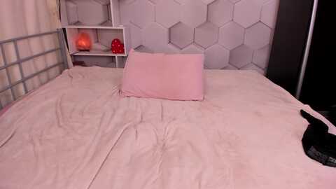 ladylizzi @ myfreecams on 20231019