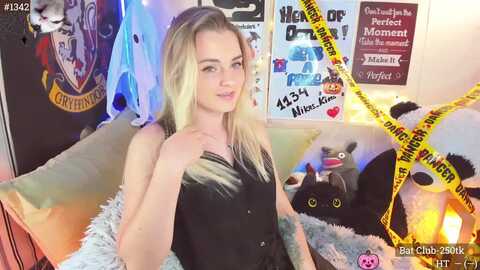 lil_nika @ myfreecams on 20231019