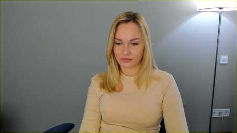 linajames @ myfreecams on 20231019