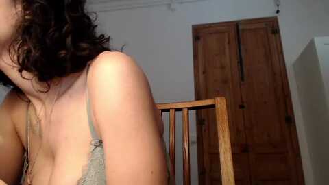 lolaspie @ myfreecams on 20231019