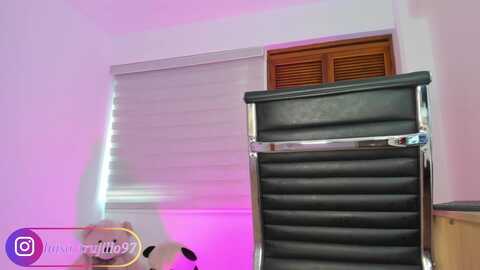 luisa_t @ myfreecams on 20231019