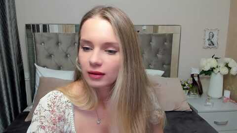 miramauer @ myfreecams on 20231019