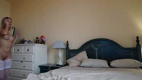 okssanna1 @ myfreecams on 20231019