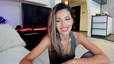 smileytinaa @ myfreecams on 20231019