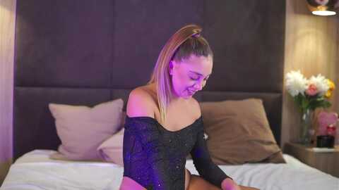 sophiereys @ myfreecams on 20231019