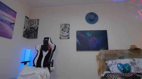 fiama77 @ myfreecams on 20231020
