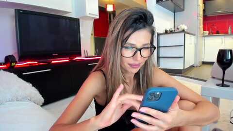 smileytinaa @ myfreecams on 20231020