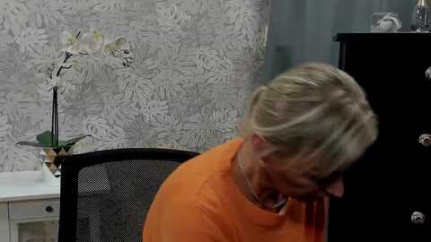 starvanessa1 @ myfreecams on 20231020