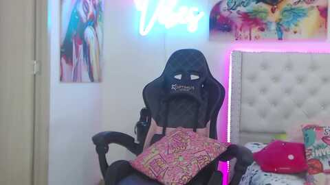 aurabonnet @ myfreecams on 20231021