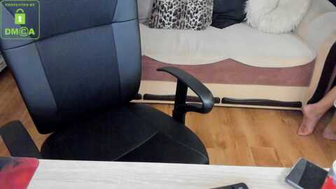 babykrissluna @ myfreecams on 20231021